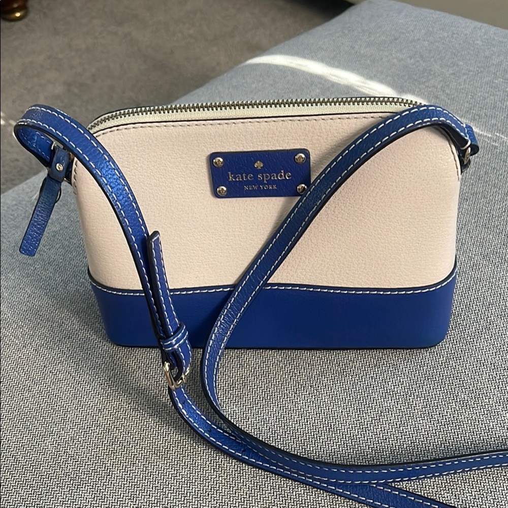 Small Kate Spade ♠️ Crossbody - Picture 1 of 9